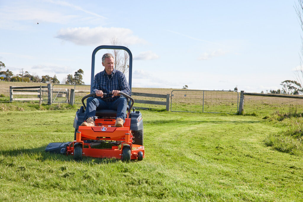 Kubota Z200 Series Zero-Turn Mower